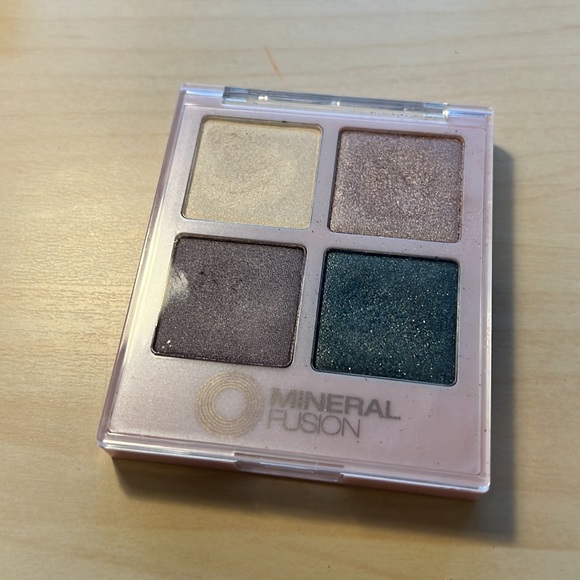 Tom Ford - Urban Decay Combo of eye shadows!!! - Picture 6 of 8